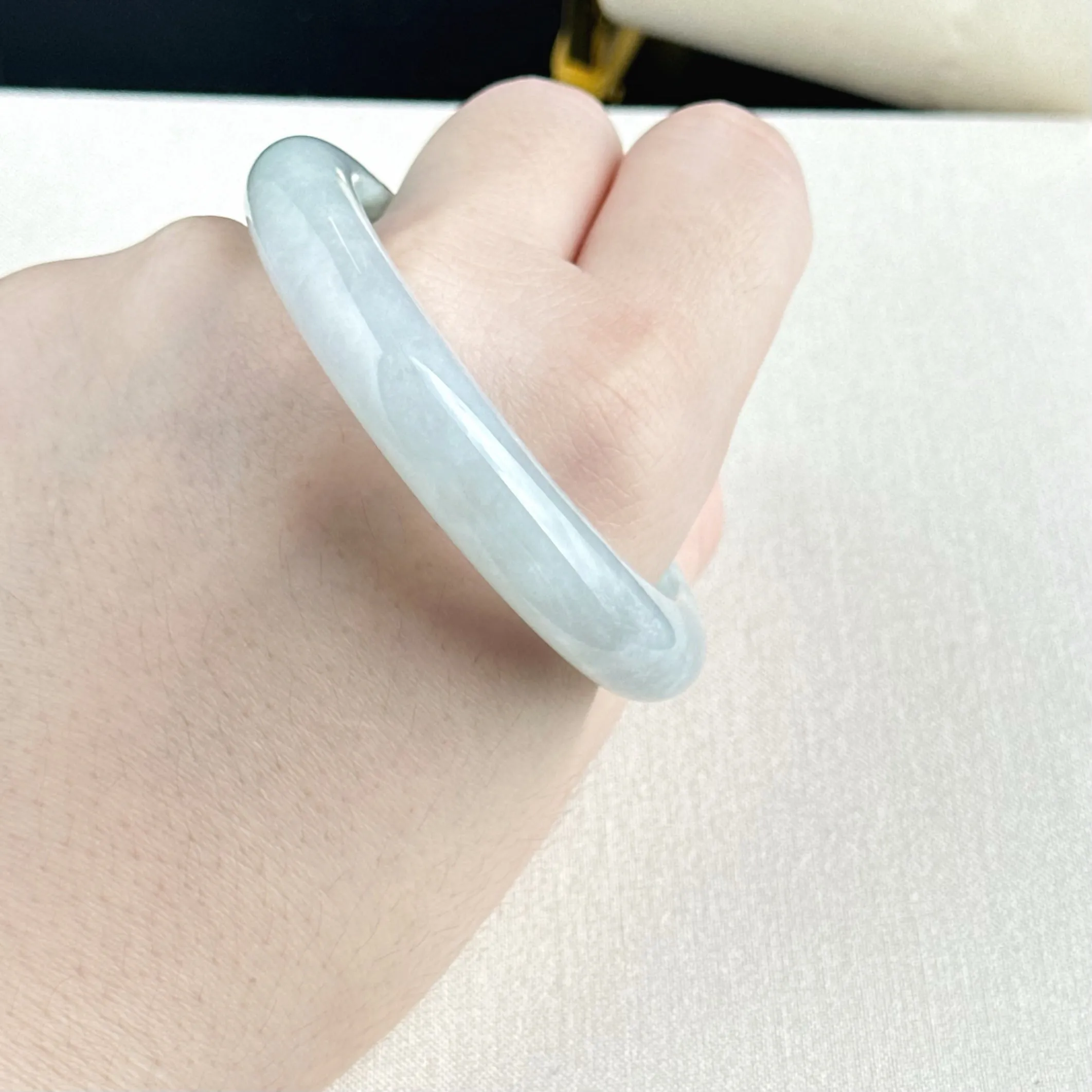 121254 53.6mm Whisper of Clouds Jadeite Bangle