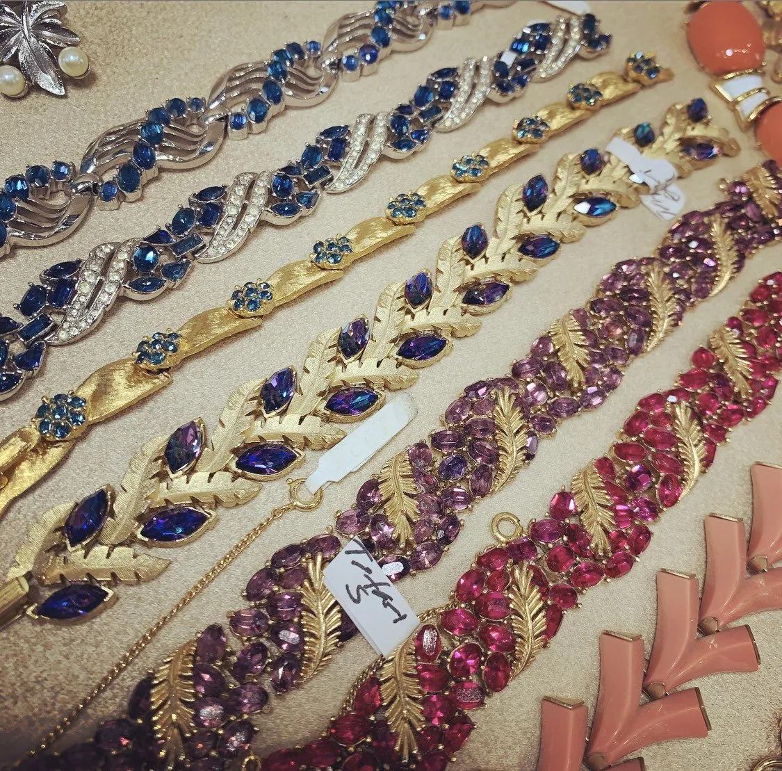 Trifari vintage sapphire blue crystal flower bracelet gold plated